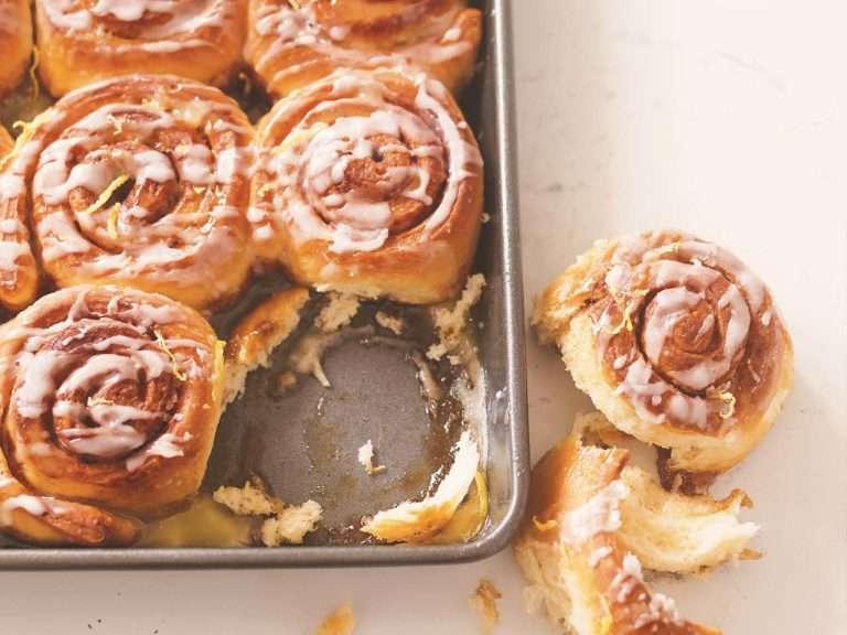 Cinnamon curd buns